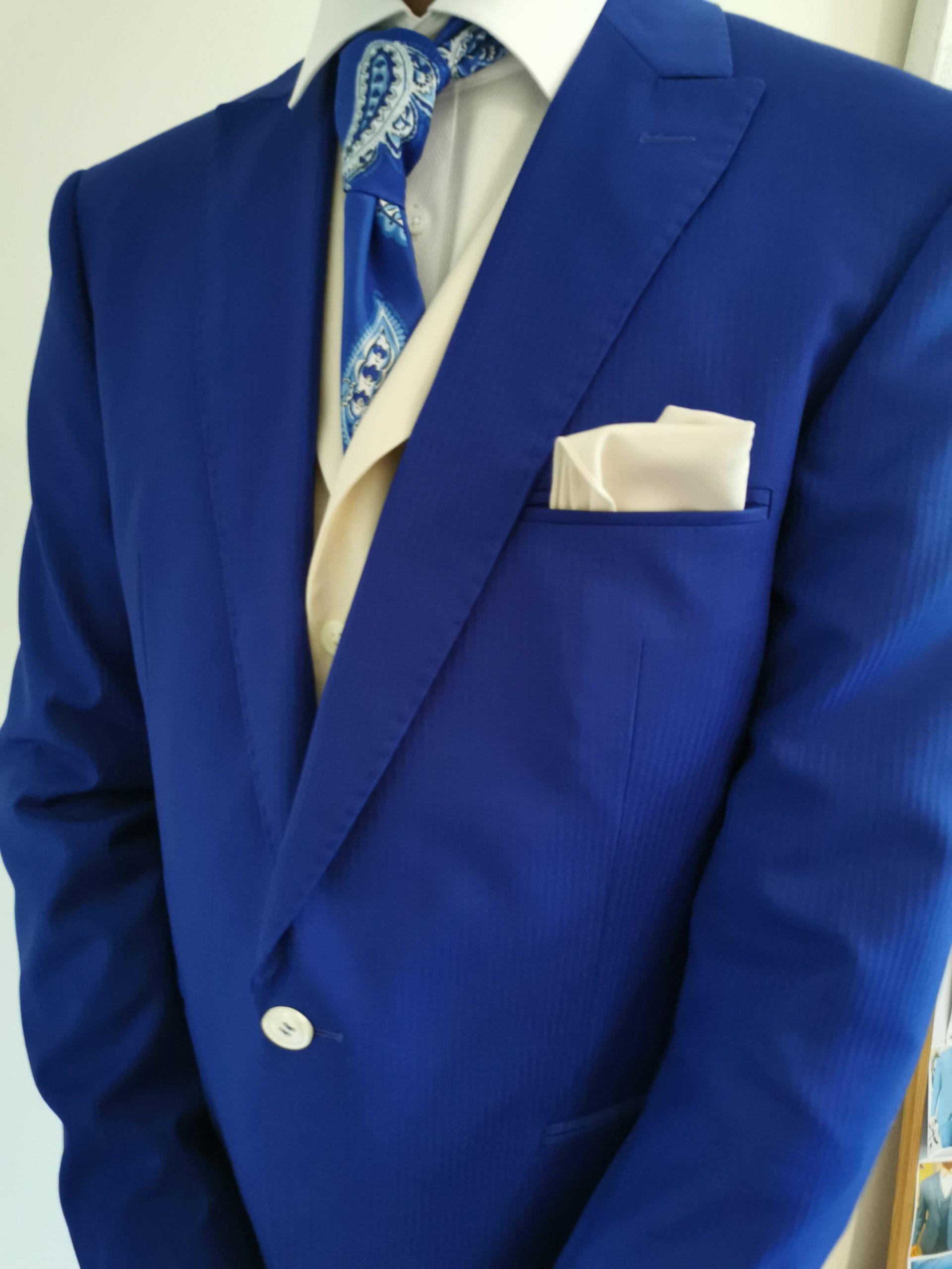 Costume bleu-azur